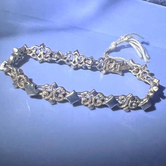 Vintage gold tone Avon clip on earrings AND matching bracelet - Picture 2 of 2